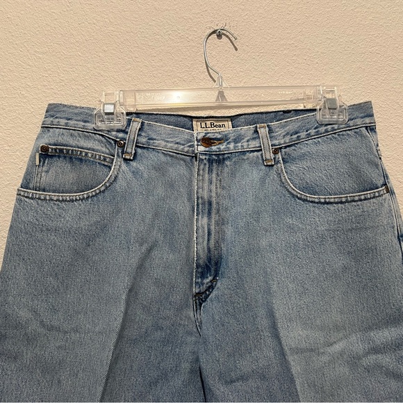 L.L. Bean Men’s Relaxed Fit Jeans Light Wash Blue  Denim Straight Leg Size 38x34 - Picture 3 of 8